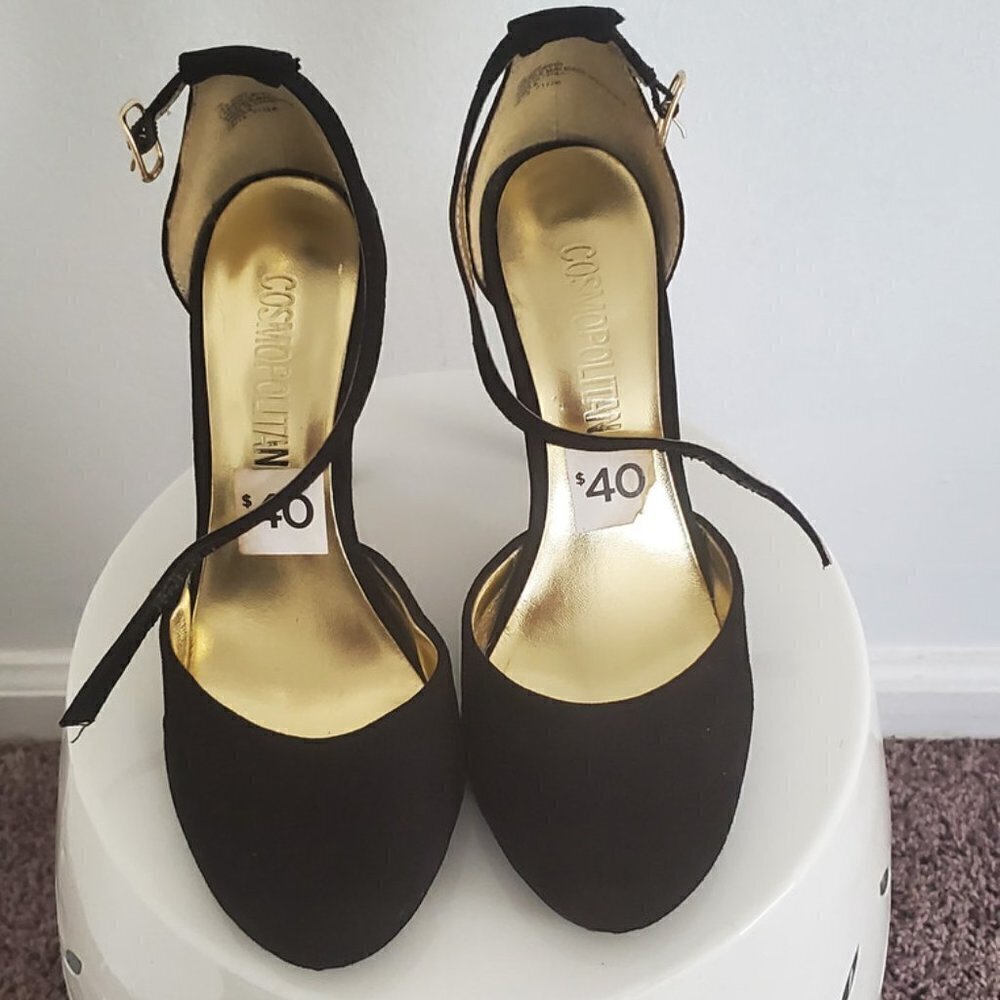 Cosmopolitan Heels, Black & Gold Cosmopolitan Heels, Size 6M. 🌴✌️